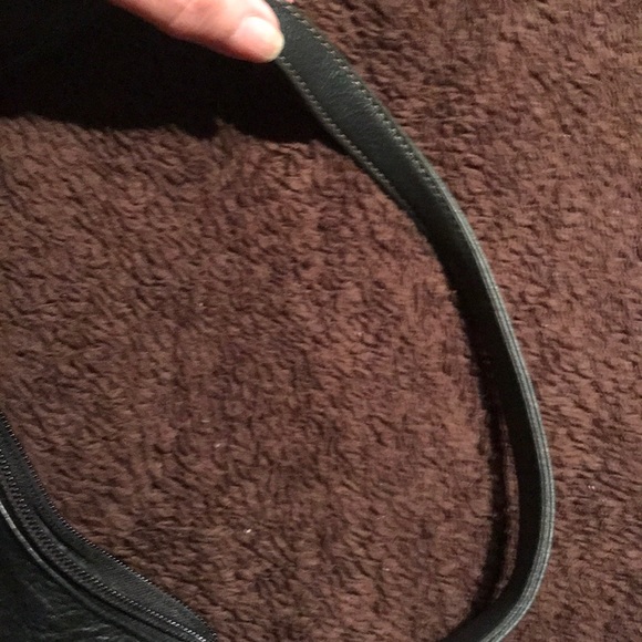 Small Reaction by Kenneth Cole handbag - Picture 4 of 4